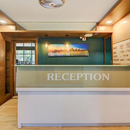 Hotel Aura - Near Malad Link Road ゴライ エクステリア 写真