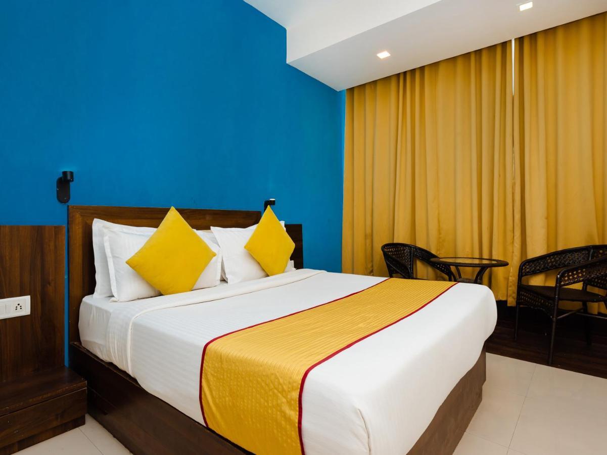 Hotel Aura - Near Malad Link Road ゴライ エクステリア 写真