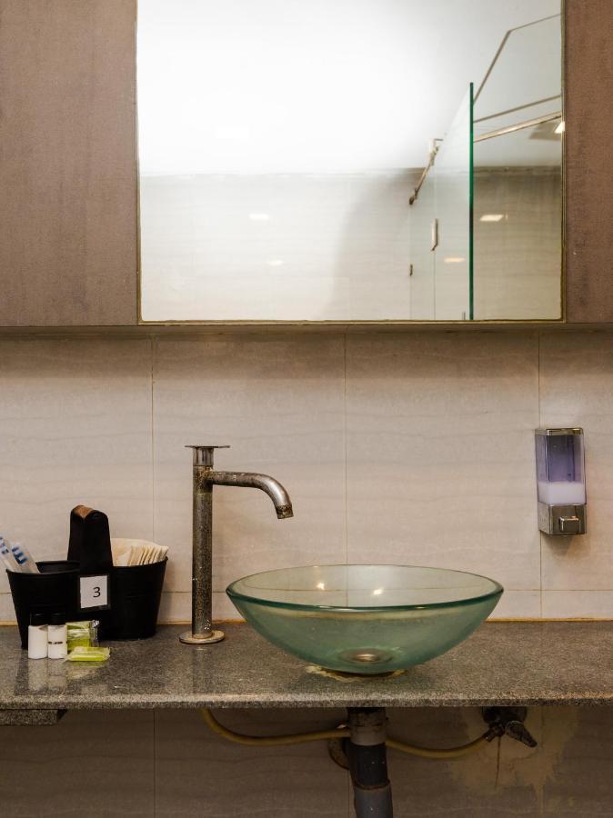 Hotel Aura - Near Malad Link Road ゴライ エクステリア 写真