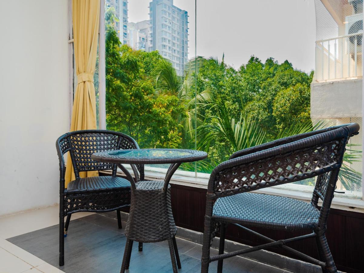 Hotel Aura - Near Malad Link Road ゴライ エクステリア 写真