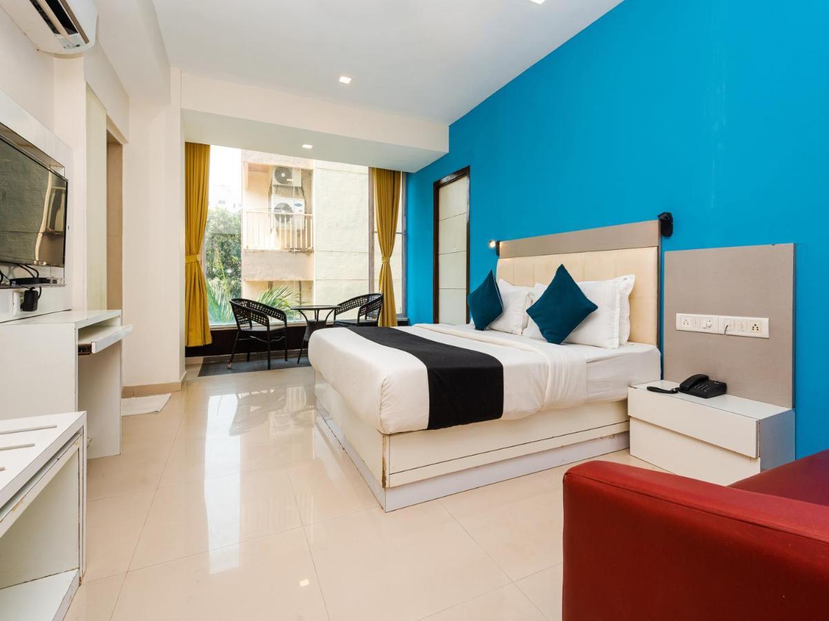 Hotel Aura - Near Malad Link Road ゴライ エクステリア 写真