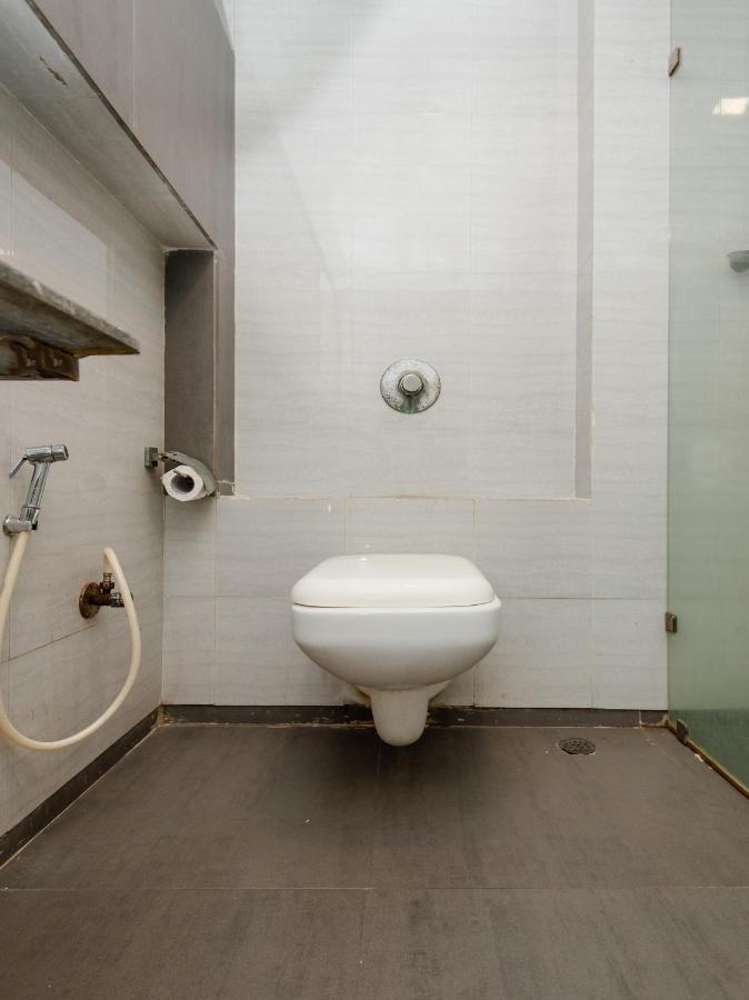 Hotel Aura - Near Malad Link Road ゴライ エクステリア 写真